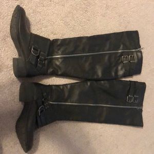 Black knee high boots with a 1in heel.